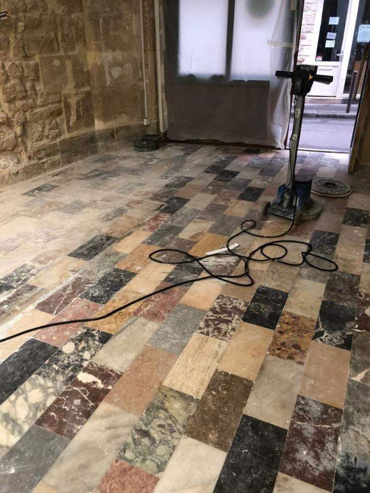 Carrelage en pierre avant restauration Montrouge
